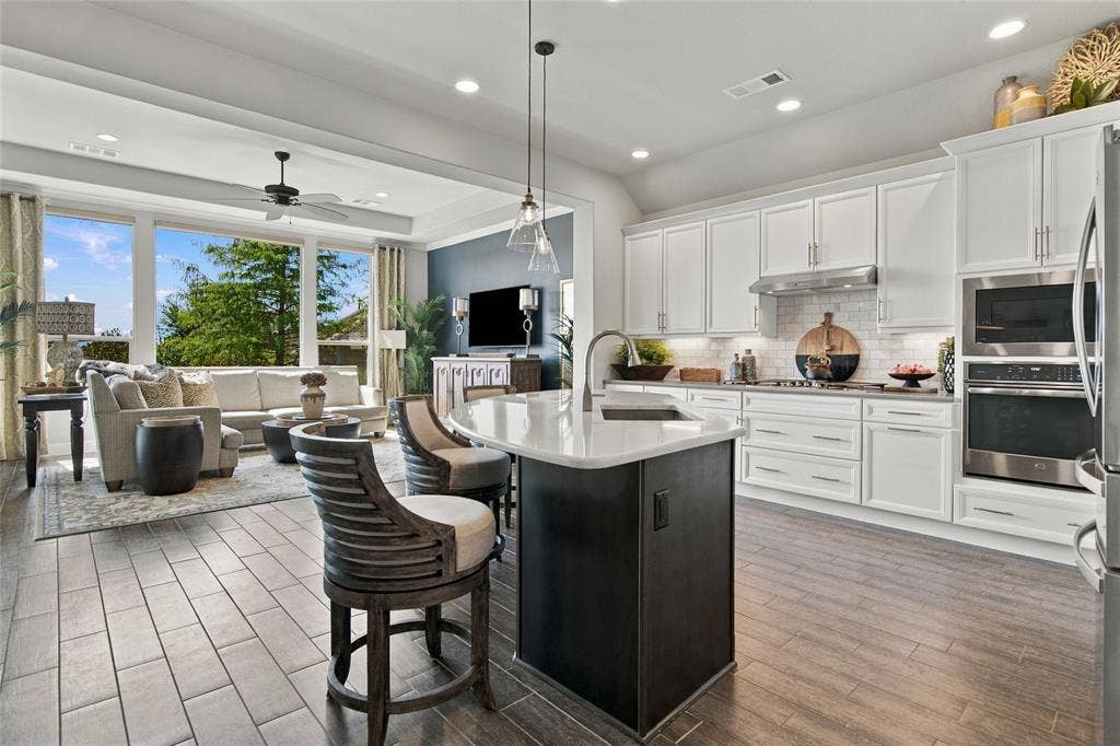 9717 Arkose Drive, Denton, TX 76207 9717 Arkose Drive, Denton, TX 76207