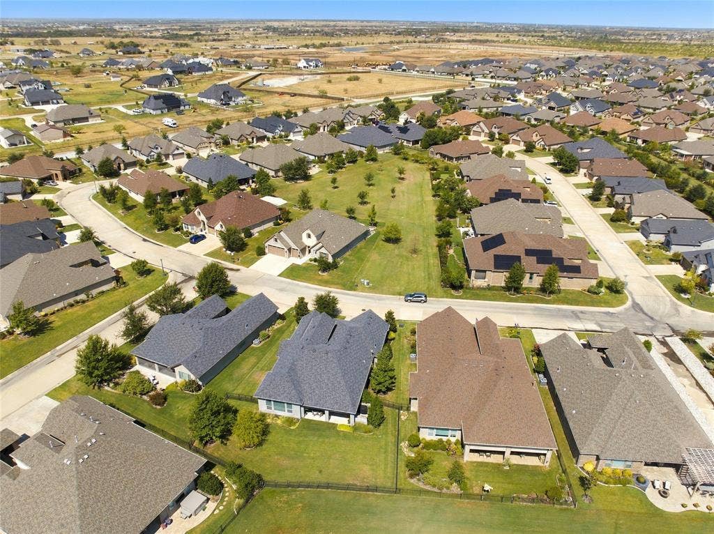 9717 Arkose Drive, Denton, TX 76207 9717 Arkose Drive, Denton, TX 76207