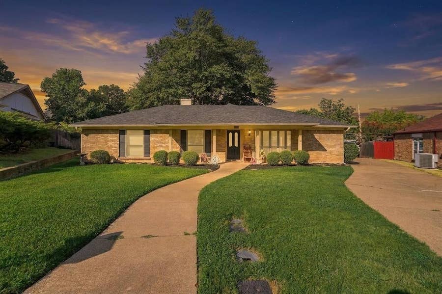 Property photo for 5914 Walden Trail, Arlington, TX