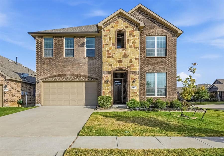 Property photo for 1933 Steppe Trail Drive, Aubrey, TX