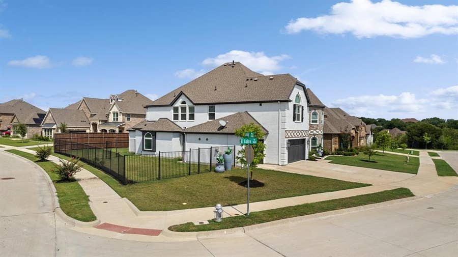 Property photo for 9840 El Colina Drive, Fort Worth, TX