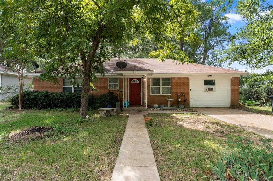 Property photo for 402 E Cook Street, Eustace, TX