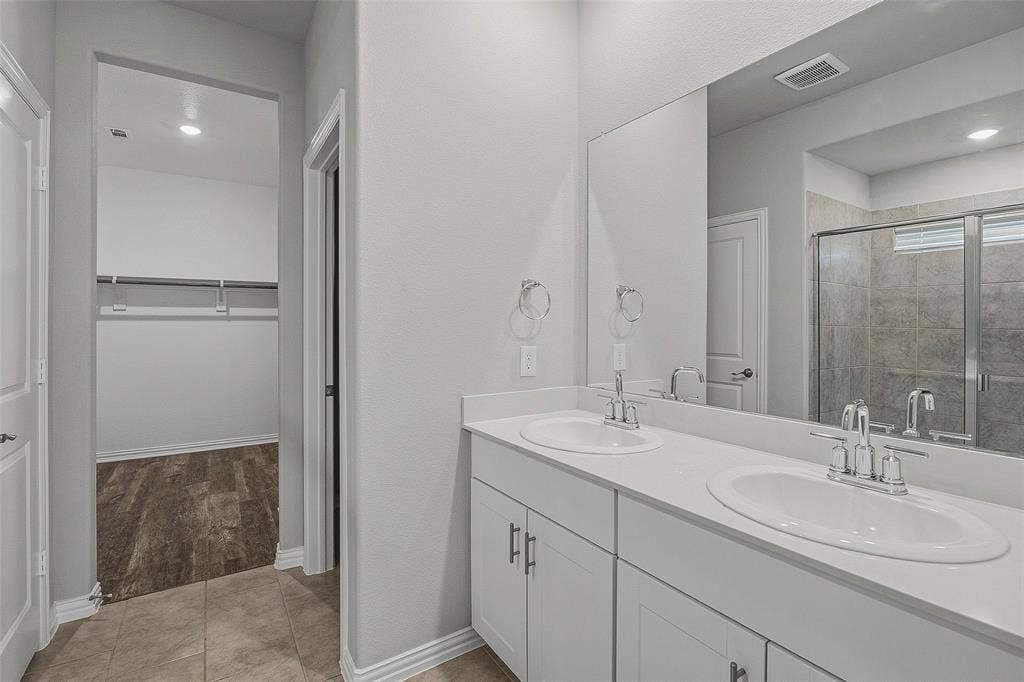5556 Cypress Willow Bend, Fort Worth, TX 76126