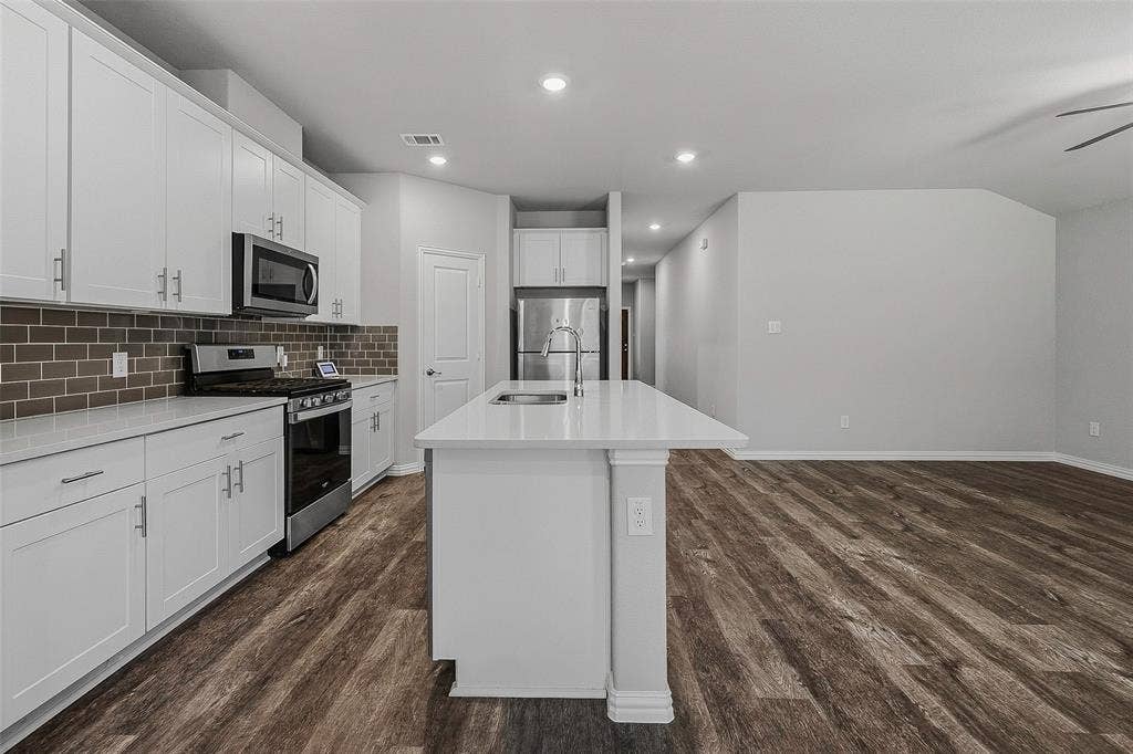 5556 Cypress Willow Bend, Fort Worth, TX 76126
