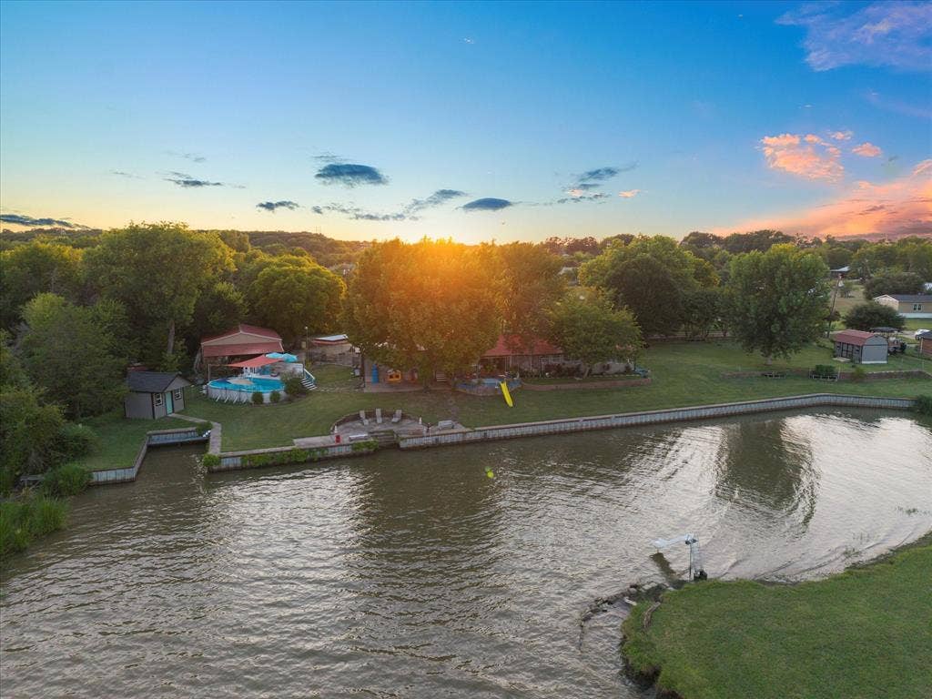 308 Causeway Cove, Seven Points, TX 75143 Waterfront property with a concrete bulkhead