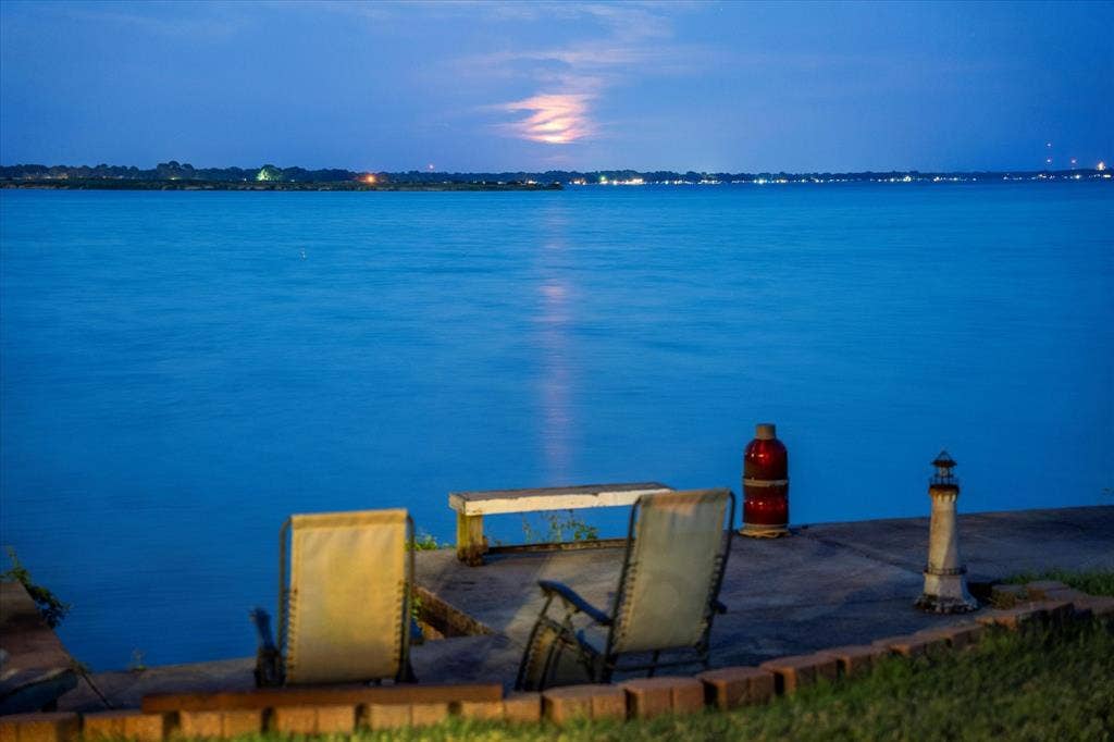 308 Causeway Cove, Seven Points, TX 75143 Waterside concrete patio