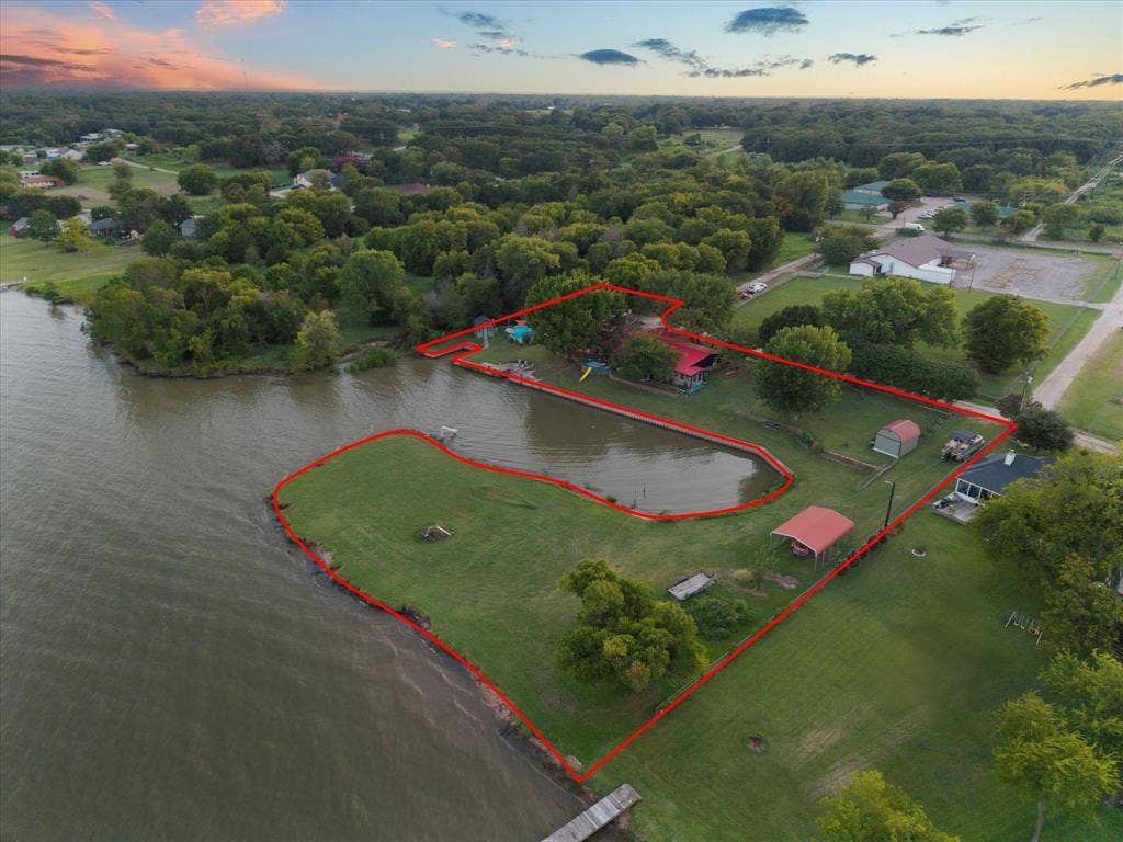 308 Causeway Cove, Seven Points, TX 75143 Waterfront property with a private pond, expansive grassy areas, and mature trees