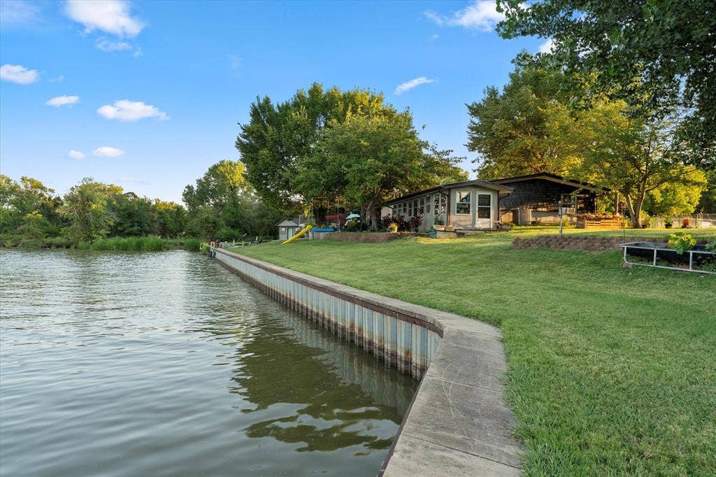 308 Causeway Cove, Seven Points, TX 75143 Expansive waterfront property with a concrete retaining wall and sheet pile bulkhead