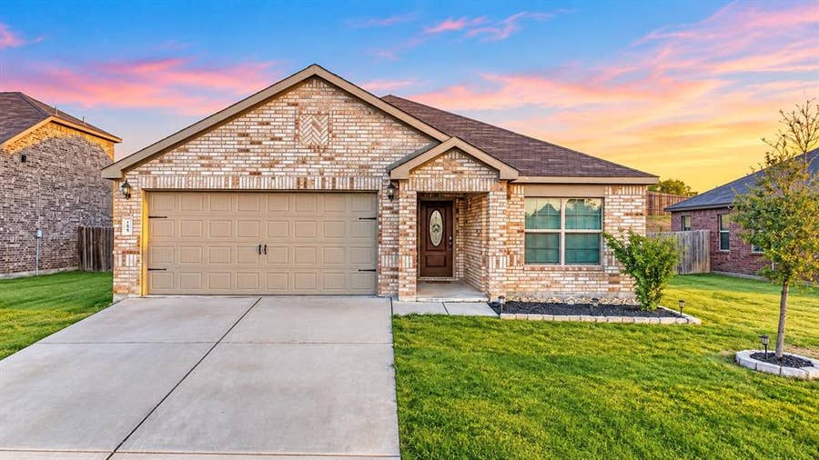 Property photo for 119 Barbwire Way, Newark, TX