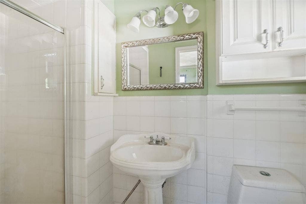 8435 Sweetwood Drive, Dallas, TX 75228 8435 Sweetwood Drive, Dallas, TX 75228