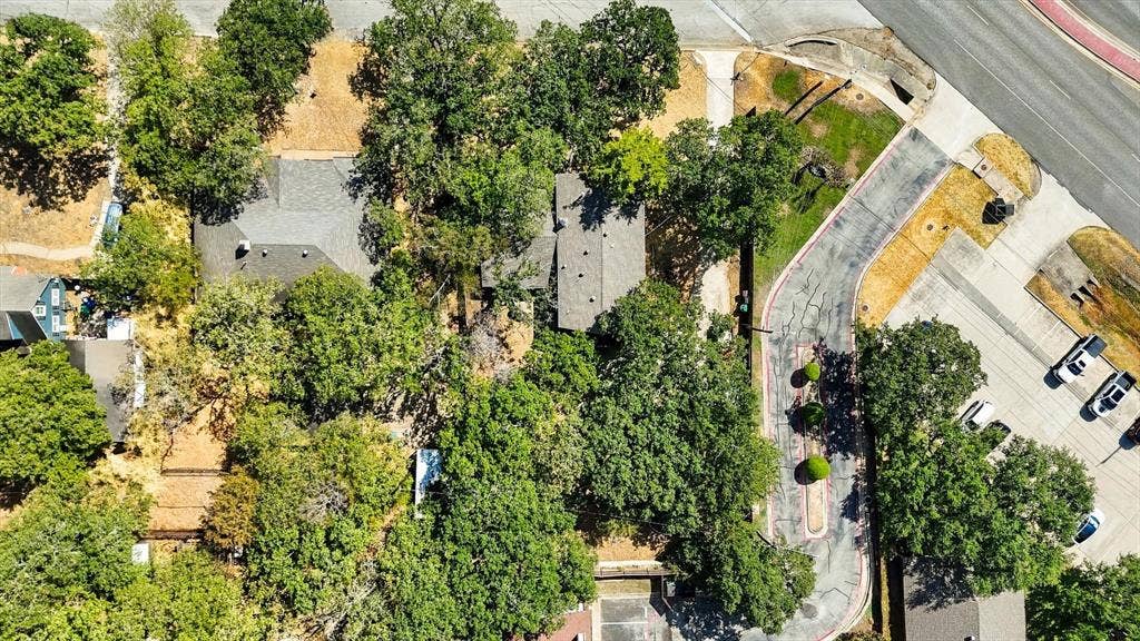 1003 Hopkins Drive, Denton, TX 76205 1003 Hopkins Drive, Denton, TX 76205