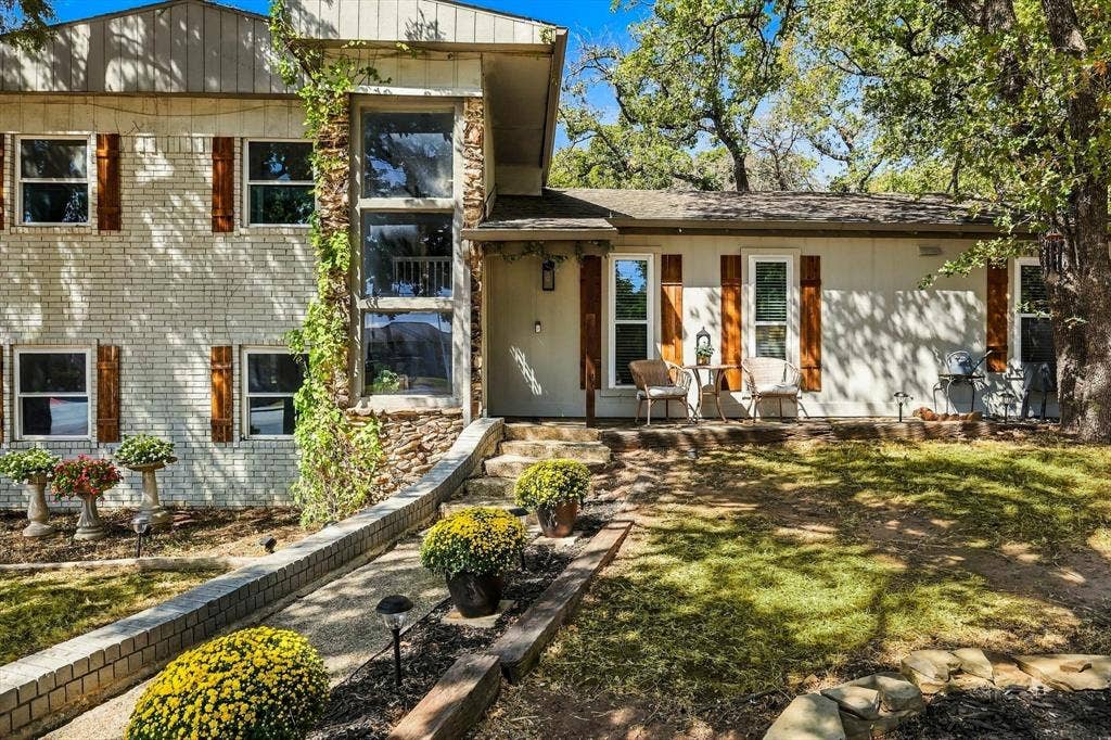 1003 Hopkins Drive, Denton, TX 76205 1003 Hopkins Drive, Denton, TX 76205