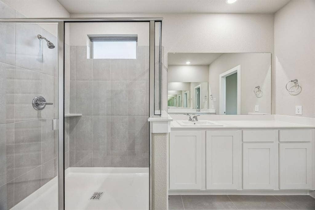 290 Hope Orchards Drive, Lavon, TX 75166 Primary Bathroom in the Wimbledon home plan by Trophy Signature Homes – REPRESENTATIVE PHOTO