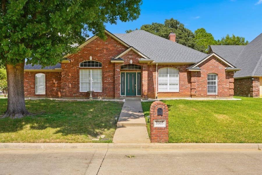 Property photo for 1005 Saint Andrews Drive, Mansfield, TX