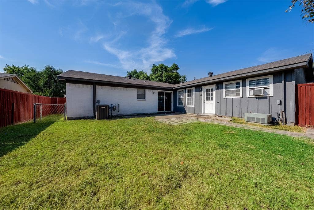 1817 Laurel Lane, Plano, TX 75074 1817 Laurel Lane, Plano, TX 75074