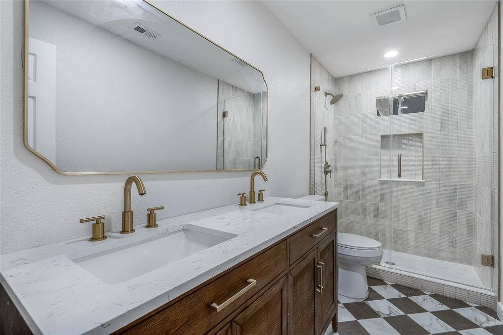 2701 Crow Valley Trail, Plano, TX 75023 2701 Crow Valley Trail, Plano, TX 75023