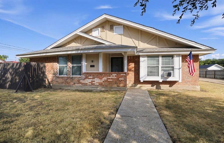 Property photo for 110 Kingsbury Way, Hewitt, TX