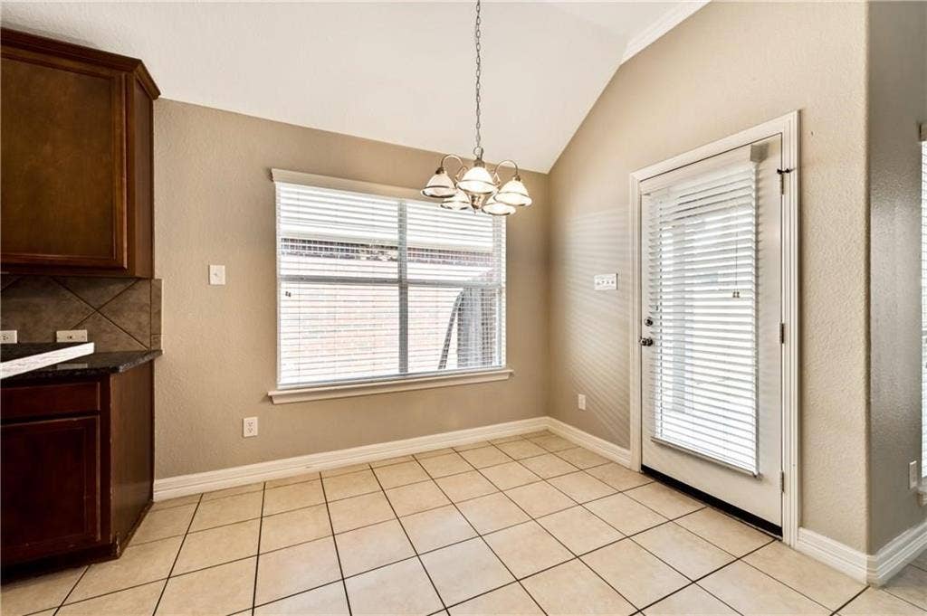 4637 Dwarf Nettle Drive, Fort Worth, TX 76244 Angled vaulted ceiling with crown molding