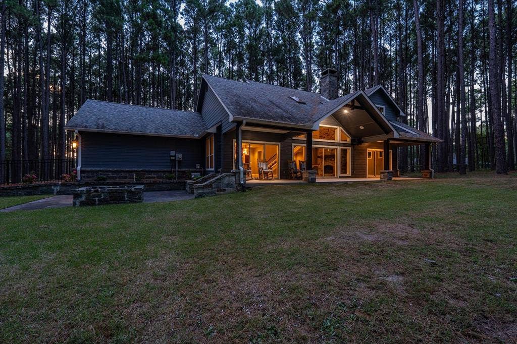 Serene cottage in the piney woods