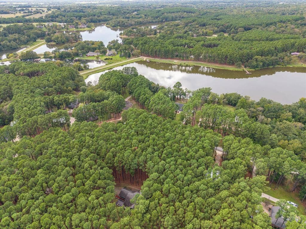Stones throw to fishing, kayaking, or walking trails.