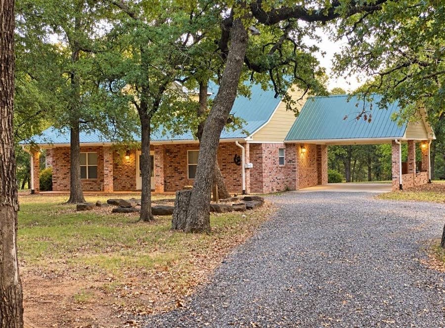 Property photo for 3704 County Road 220, Gainesville, TX