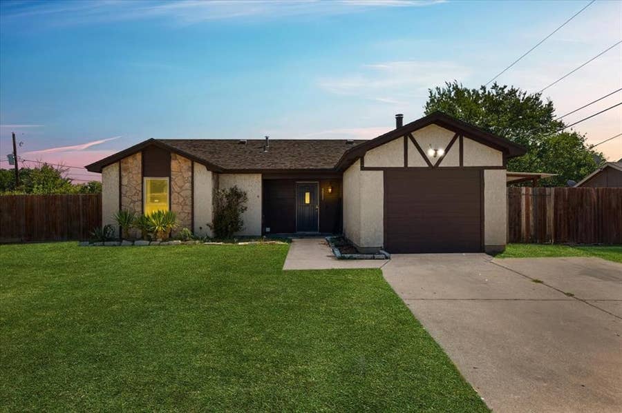 Property photo for 5511 Creek Valley Drive, Arlington, TX