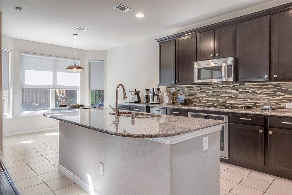 3721 Estates Way, McKinney, TX 75072 3721 Estates Way, McKinney, TX 75072