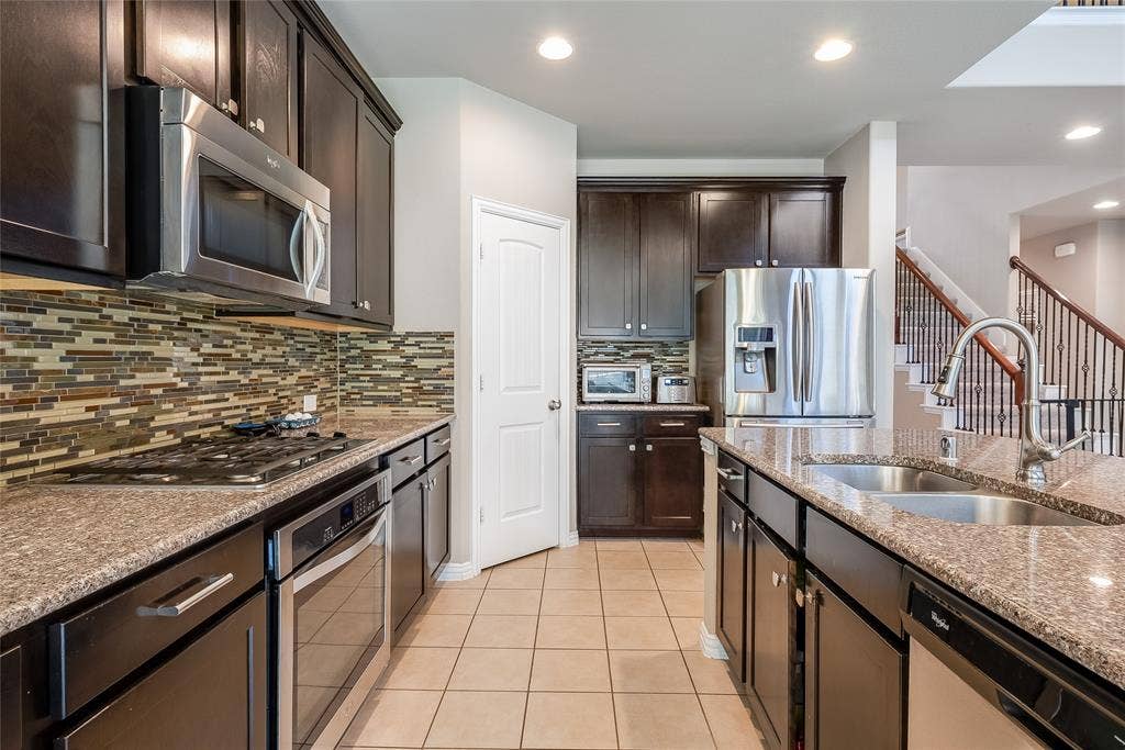 3721 Estates Way, McKinney, TX 75072 3721 Estates Way, McKinney, TX 75072