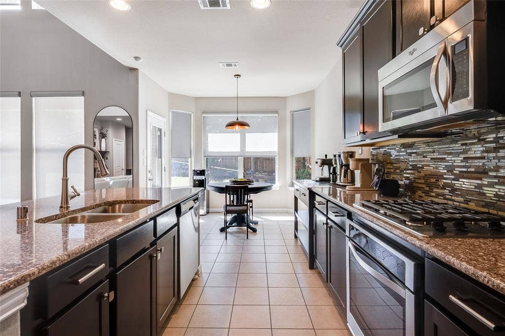 3721 Estates Way, McKinney, TX 75072 3721 Estates Way, McKinney, TX 75072