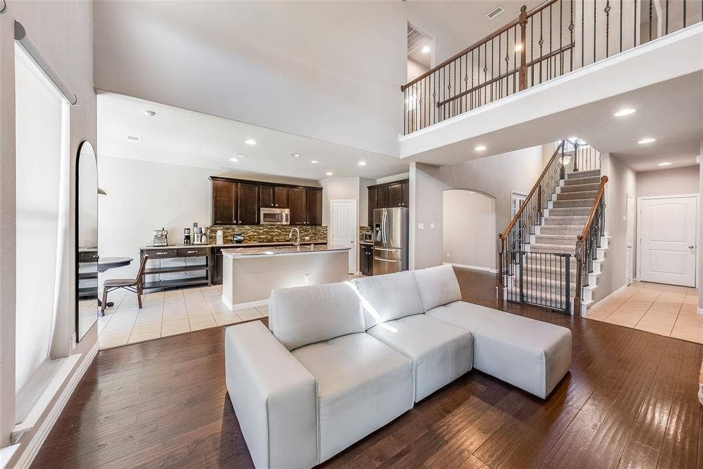 3721 Estates Way, McKinney, TX 75072 3721 Estates Way, McKinney, TX 75072