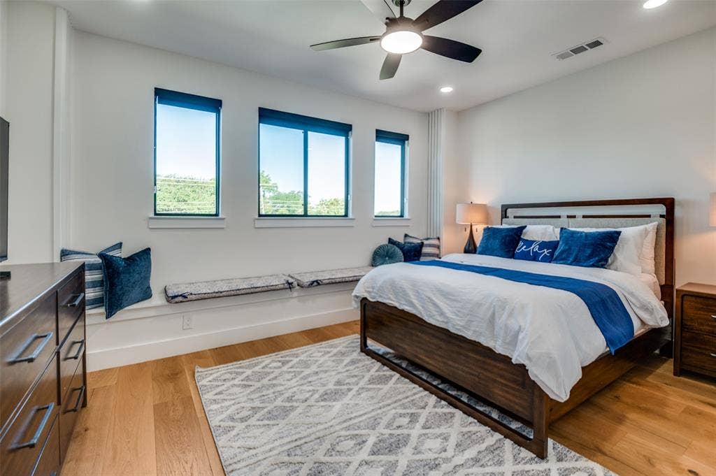 10923 Marsh Lane, Dallas, TX 75229 10923 Marsh Lane, Dallas, TX 75229