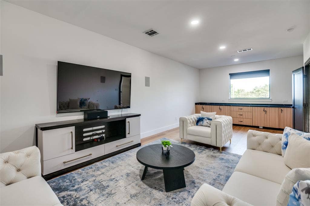 10923 Marsh Lane, Dallas, TX 75229 10923 Marsh Lane, Dallas, TX 75229
