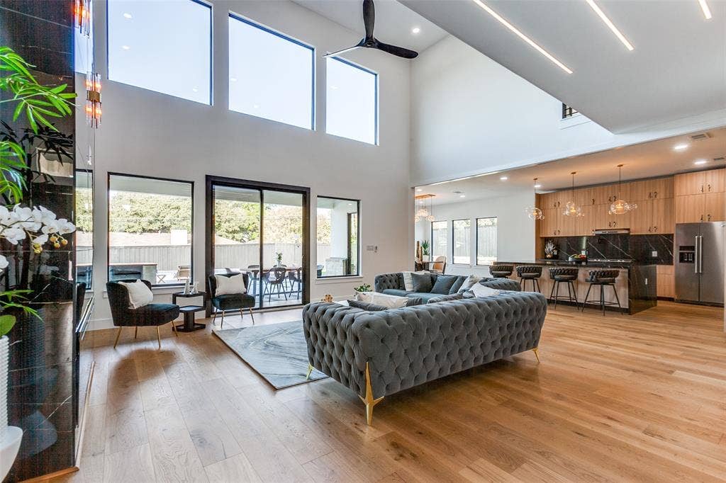 10923 Marsh Lane, Dallas, TX 75229 10923 Marsh Lane, Dallas, TX 75229