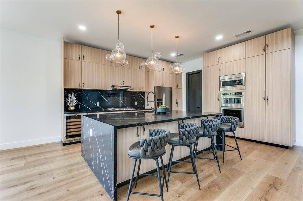 10923 Marsh Lane, Dallas, TX 75229 10923 Marsh Lane, Dallas, TX 75229
