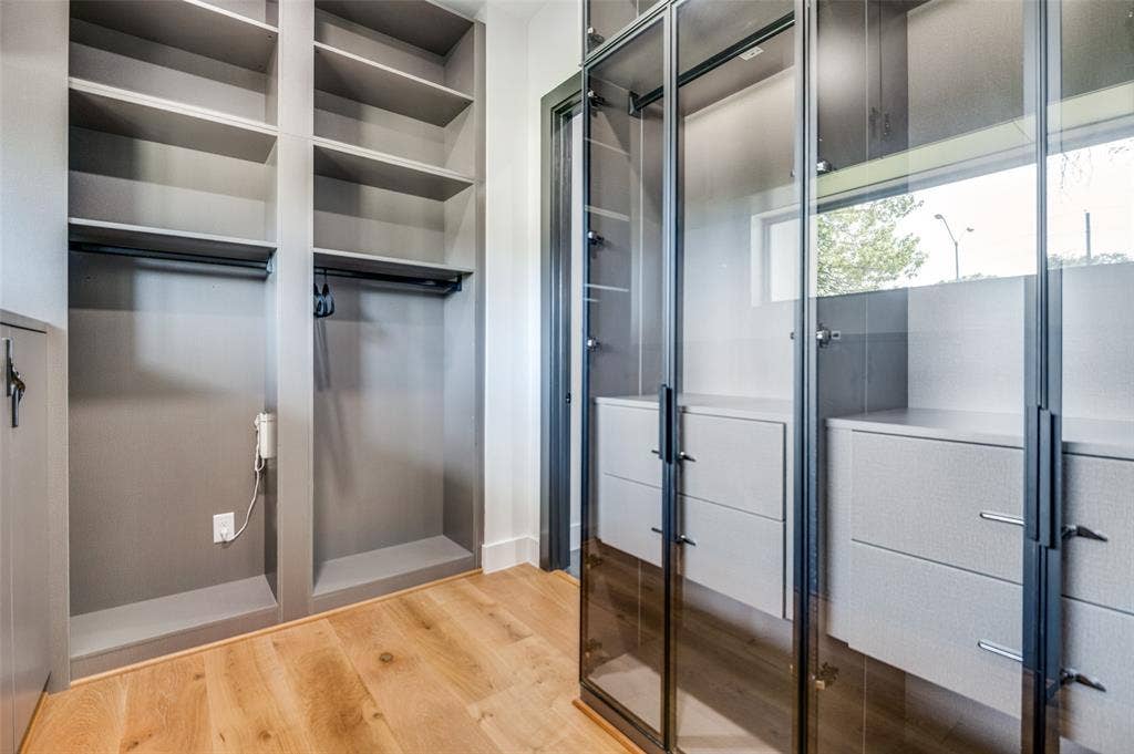 10923 Marsh Lane, Dallas, TX 75229 10923 Marsh Lane, Dallas, TX 75229