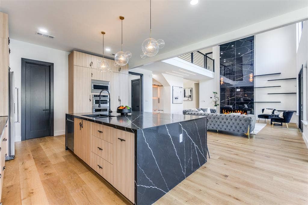 10923 Marsh Lane, Dallas, TX 75229 10923 Marsh Lane, Dallas, TX 75229
