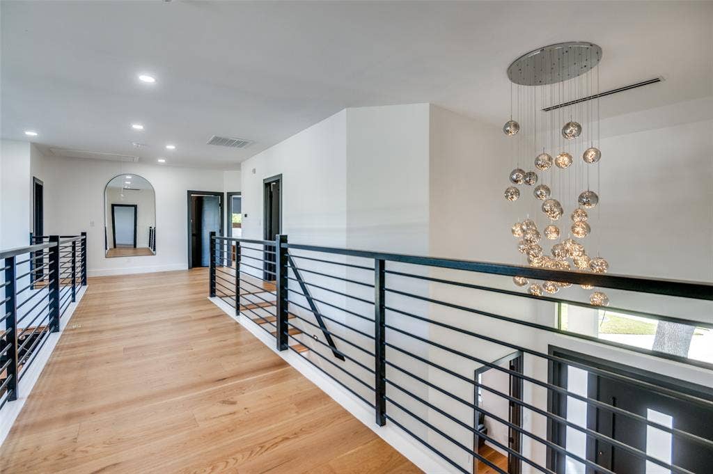 10923 Marsh Lane, Dallas, TX 75229 10923 Marsh Lane, Dallas, TX 75229