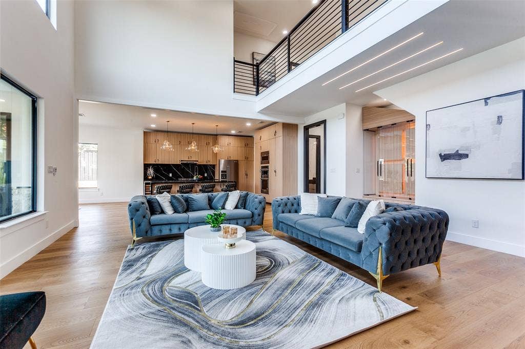 10923 Marsh Lane, Dallas, TX 75229 10923 Marsh Lane, Dallas, TX 75229