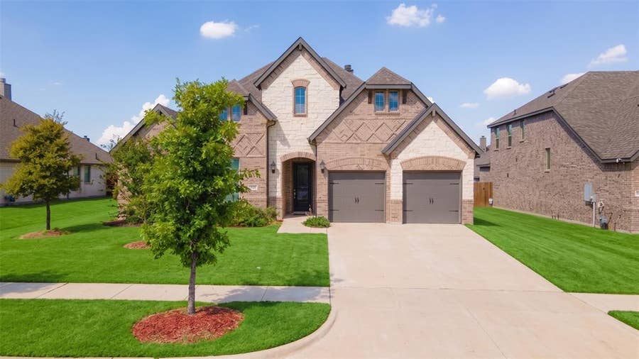 Property photo for 425 Brushwood Lane, Waxahachie, TX