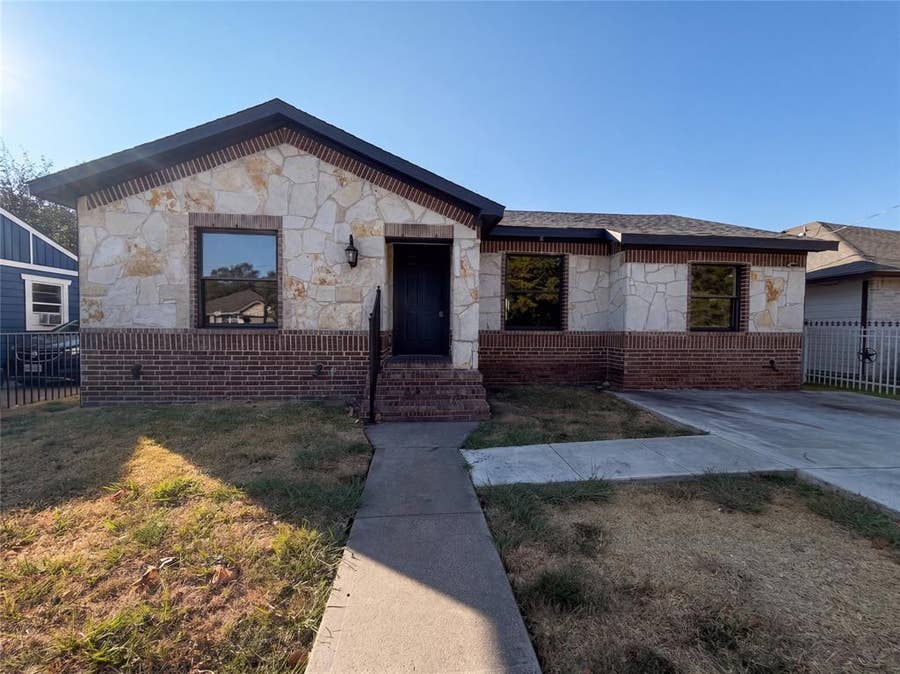 Property photo for 2810 Fordham Road, Dallas, TX
