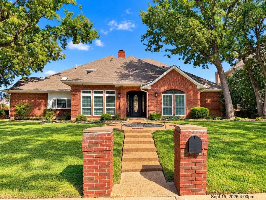 Property photo for 2103 Bay Club Drive, Arlington, TX