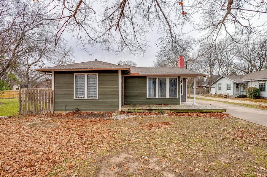 Property photo for 406 Bellevue Drive, Cleburne, TX