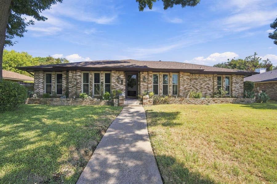 Property photo for 1030 Shadywood Lane, DeSoto, TX
