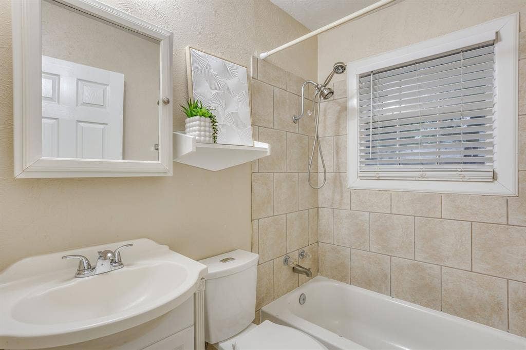 3500 Corto Avenue, Fort Worth, TX 76109