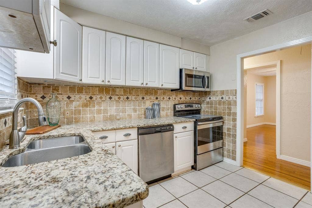 3500 Corto Avenue, Fort Worth, TX 76109