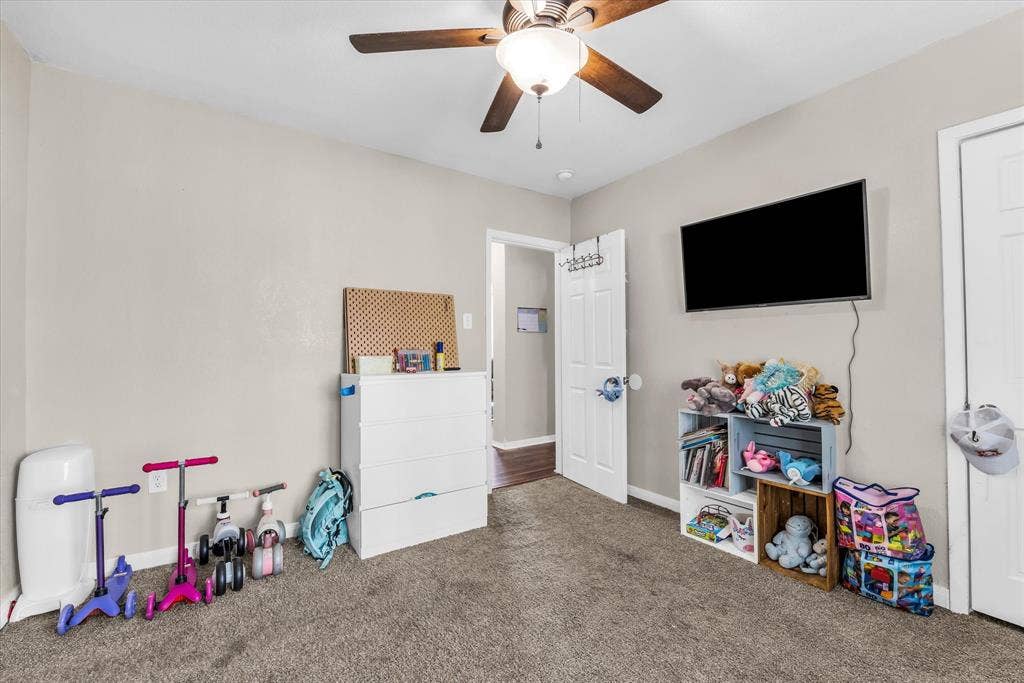 3605 Rolando Avenue, Waco, TX 76711 Neutral wall color with textured carpet flooring
