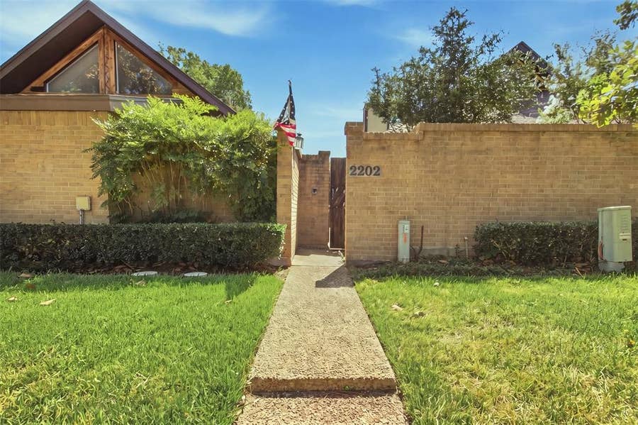 Property photo for 2202 Green Gate Drive, Arlington, TX