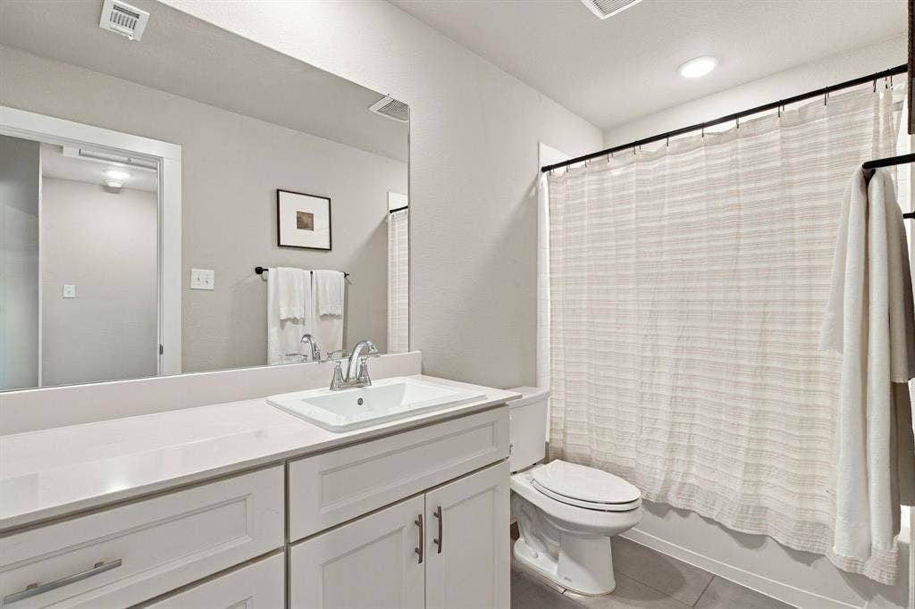 Secondary bathroom upstairs