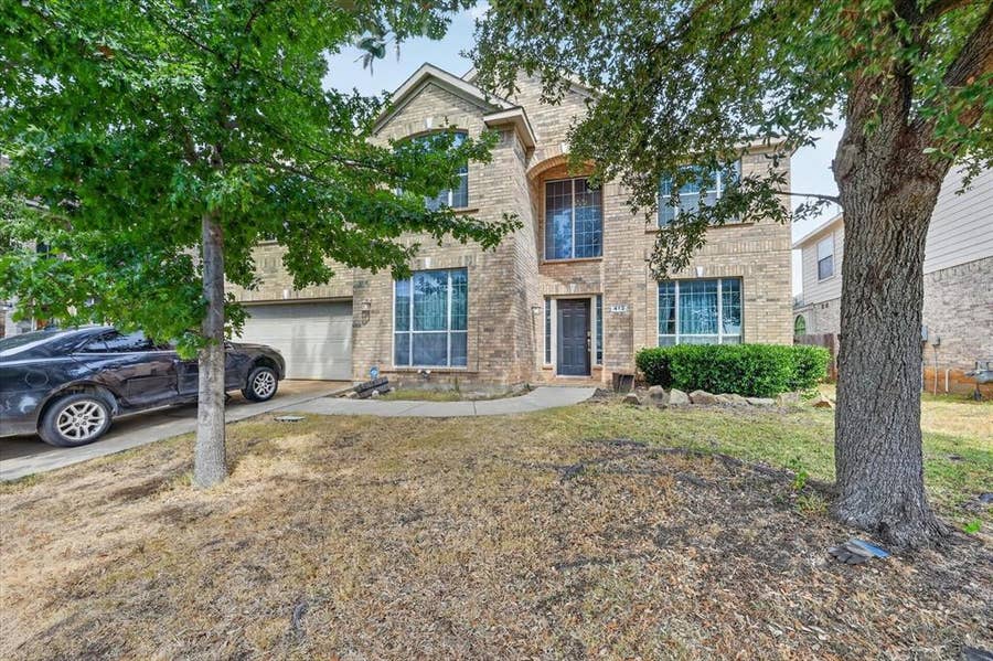 Property photo for 412 Roundrock Lane, Fort Worth, TX