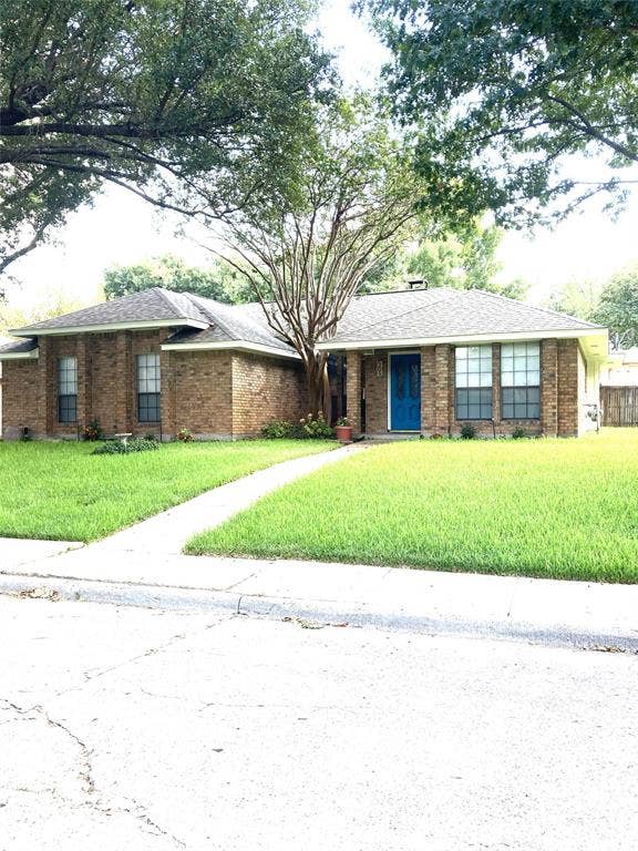 Property photo for 509 WISTERGLEN Drive, DeSoto, TX